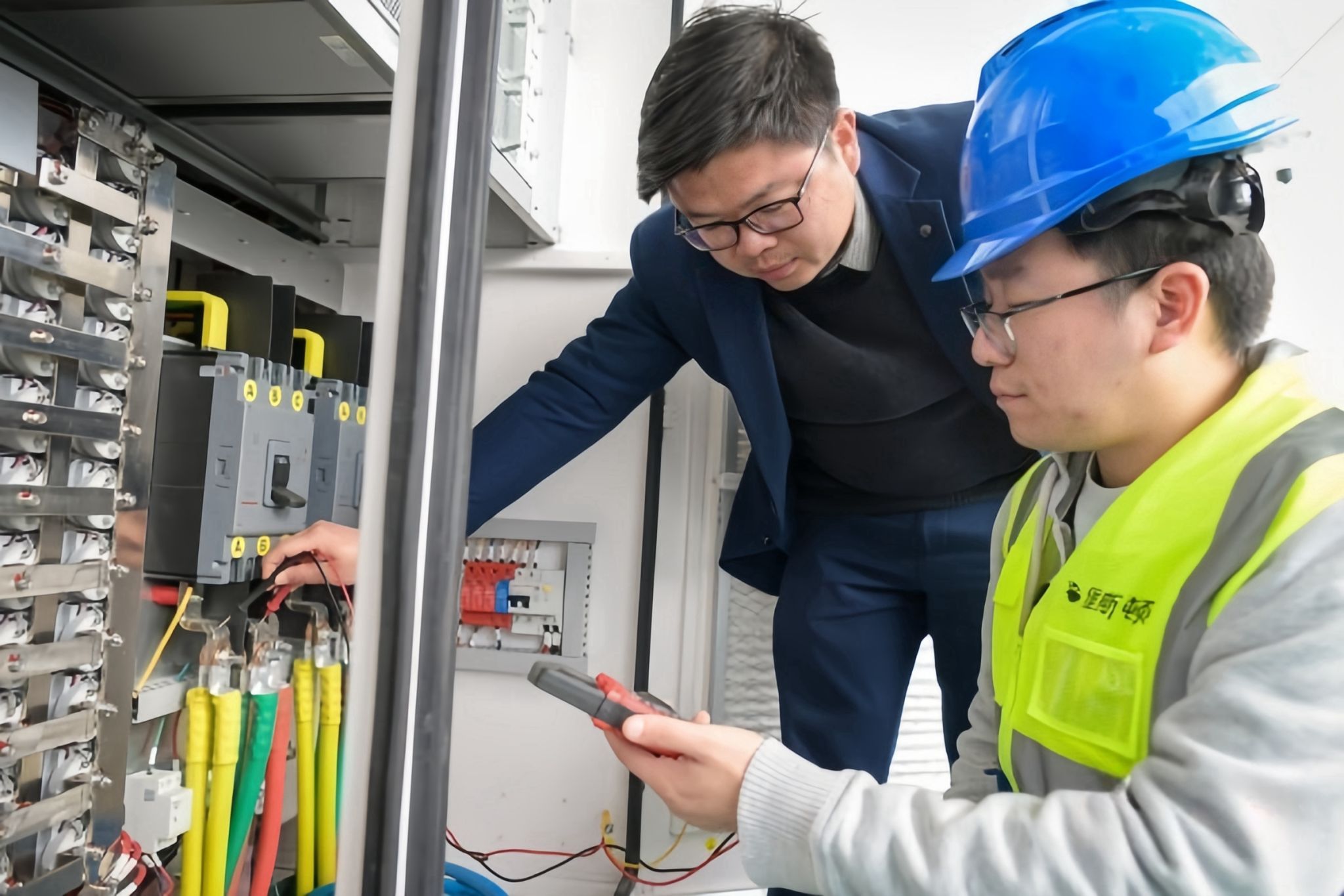 校友夏忠亮 返鄉創業，把新能源充電站建到村里